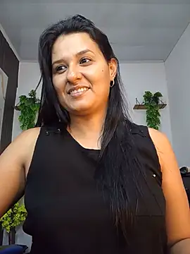 Snapshot of elena_jonees chatting on 06/03/26, 08:57 elena jonees online show from 06/03/26, 08:57