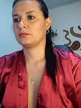 Snapshot of elena_jonees chatting on 01/10/26, 04:13 elena jonees online show from 01/10/26, 04:13