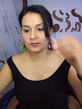 Snapshot of elena_jonees chatting on 06/11/26, 08:39 elena jonees online show from 06/11/26, 08:39
