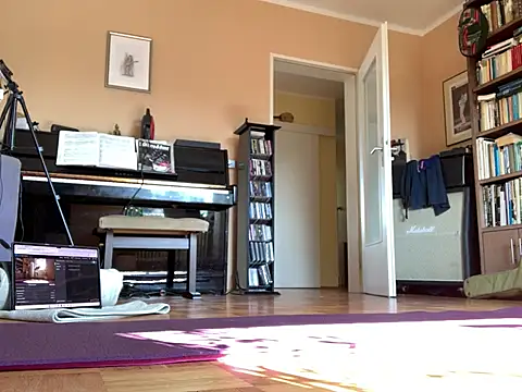 Snapshot of Bula94193 chatting on 04/15/26, 09:37 Bula94193 online show from 04/15/26, 09:37