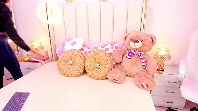 evangelin ts online show from 11/10/25, 01:49