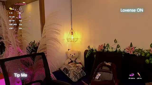 Snapshot of Hannah_williams1 chatting on 11/04/25, 09:07 Hannah williams1 online show from 11/04/25, 09:07