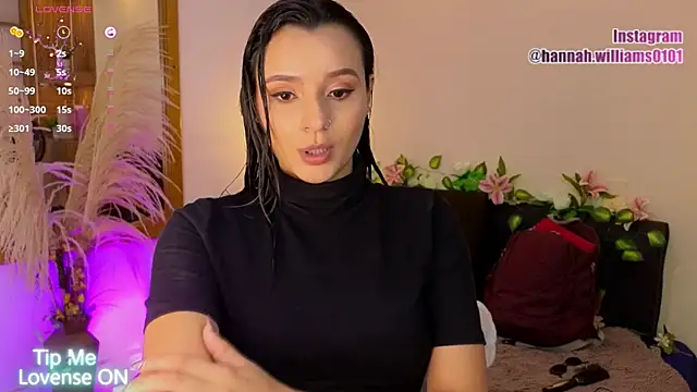 Snapshot of Hannah_williams1 chatting on 11/19/25, 12:21 Hannah williams1 online show from 11/19/25, 12:21