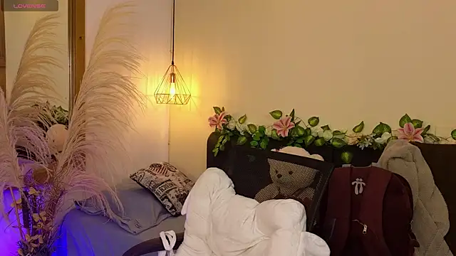 Snapshot of Hannah_williams1 chatting on 09/19/25, 10:03 Hannah williams1 online show from 09/19/25, 10:03