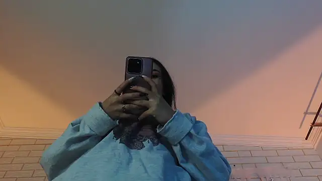 Snapshot of NYX1126 chatting on 12/17/25, 11:15 NYX1126 online show from 12/17/25, 11:15