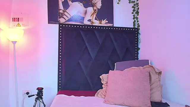 dafne queenn online show from 11/19/25, 12:38