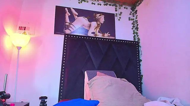 dafne queenn online show from 11/22/25, 12:48