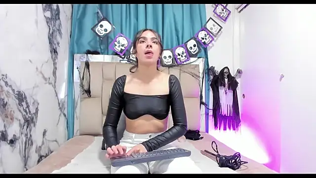 dafne queenn online show from 10/25/25, 12:28