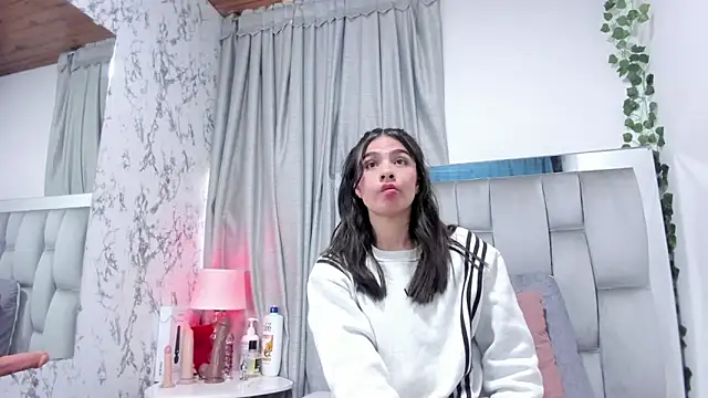 dafne queenn online show from 09/26/25, 01:07