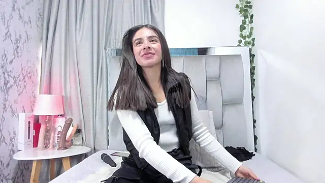 dafne queenn online show from 09/22/25, 12:33