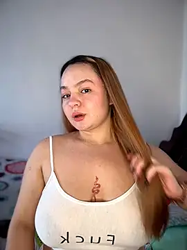 Snapshot of Naiara_Sex_ chatting on 10/08/25, 07:36 Naiara Sex online show from 10/08/25, 07:36