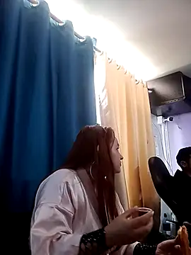 Snapshot of Naiara_Sex_ chatting on 03/08/25, 04:28 Naiara Sex online show from 03/08/25, 04:28