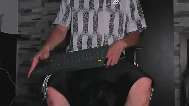 Snapshot of Dimitri_higth420 chatting on 10/15/25, 03:31 Dimitri higth420 online show from 10/15/25, 03:31