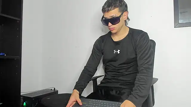 Snapshot of Dimitri_higth420 chatting on 12/15/25, 01:06 Dimitri higth420 online show from 12/15/25, 01:06