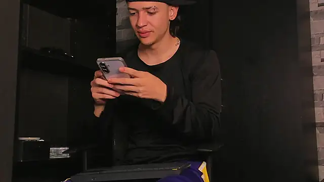 Snapshot of Dimitri_higth420 chatting on 11/25/25, 02:06 Dimitri higth420 online show from 11/25/25, 02:06