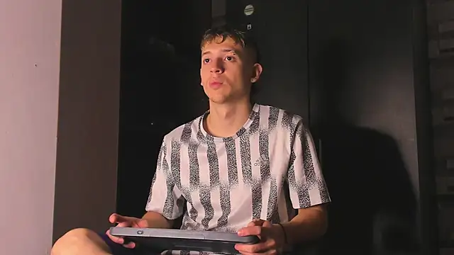 Snapshot of Dimitri_higth420 chatting on 11/18/25, 11:26 Dimitri higth420 online show from 11/18/25, 11:26