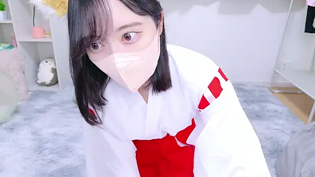 Snapshot of Yurie_ chatting on 01/05/25, 02:17 Yurie online show from 01/05/25, 02:17