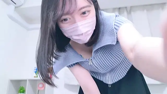 Snapshot of Yurie_ chatting on 02/01/25, 02:47 Yurie online show from 02/01/25, 02:47