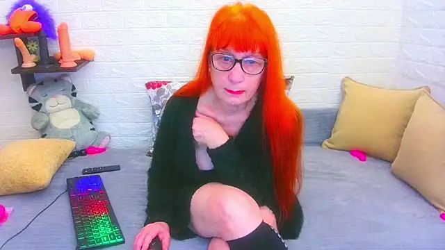 RedHousewife online show from 10/15/25, 02:14