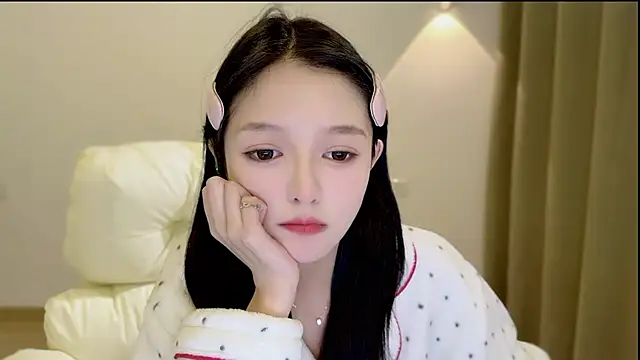 xiaodaibabyy online show from 10/29/25, 01:43