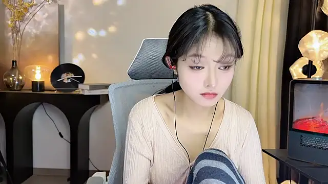 xiaodaibabyy online show from 02/04/25, 04:29