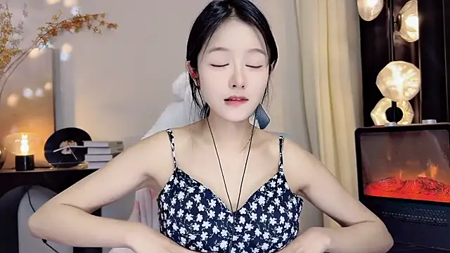 xiaodaibabyy online show from 03/01/25, 04:54