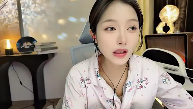 xiaodaibabyy online show from 02/19/25, 04:33
