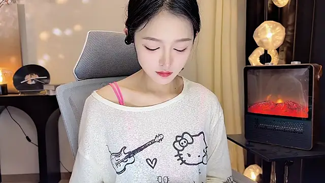 xiaodaibabyy online show from 02/11/25, 04:56
