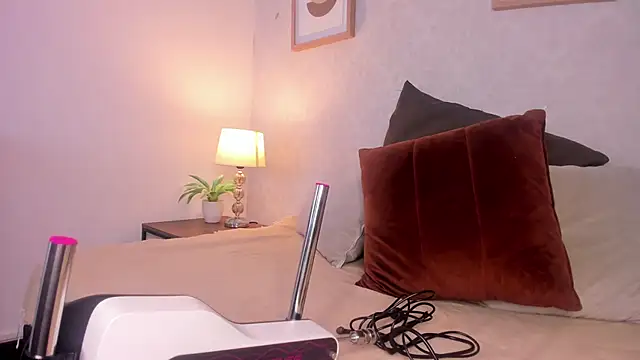 Snapshot of Caroline_dh chatting on 05/23/26, 11:42 Caroline dh online show from 05/23/26, 11:42