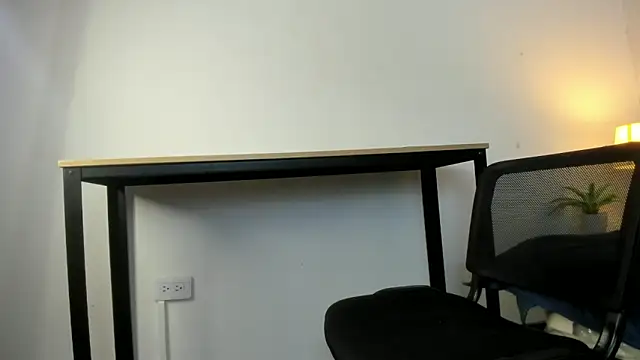 Caroline dh online show from 04/08/26, 11:33