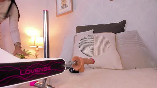 Caroline dh online show from 04/16/26, 11:44