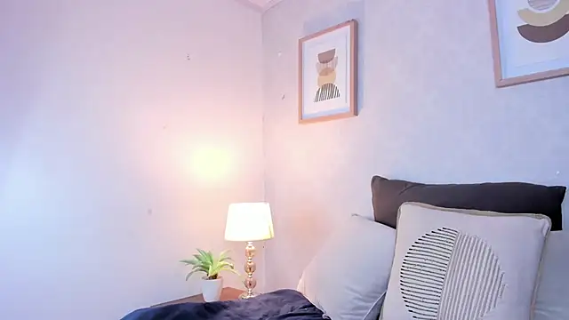 Caroline dh online show from 12/17/25, 11:37