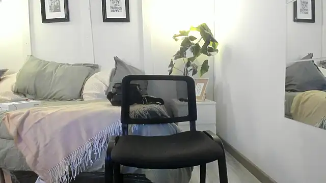 Caroline dh online show from 02/08/26, 02:04