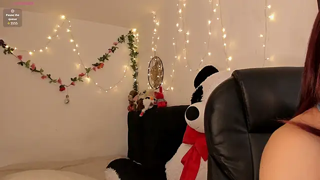 Snapshot of Carlasxdreams chatting on 12/22/25, 11:27 Carlasxdreams online show from 12/22/25, 11:27