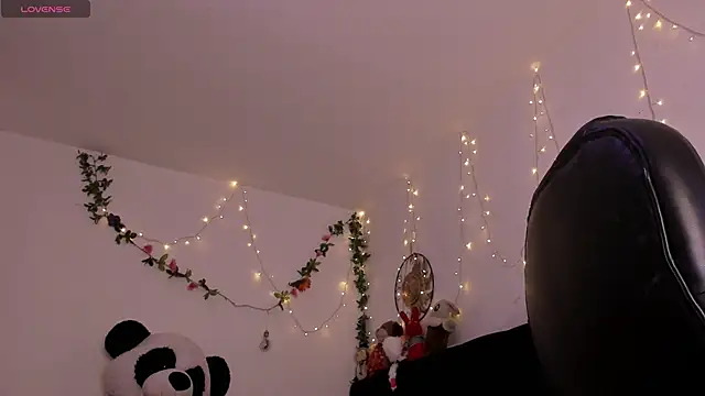 Snapshot of Carlasxdreams chatting on 02/24/26, 04:57 Carlasxdreams online show from 02/24/26, 04:57