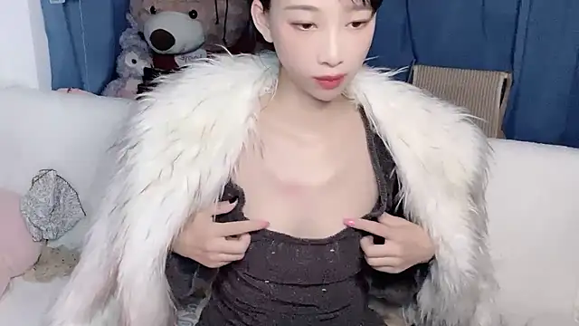 Lili-2 online show from 12/17/25, 11:59