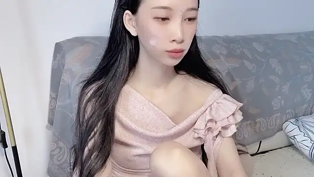 Snapshot of Lili-2 chatting on 05/03/26, 05:23 Lili-2 online show from 05/03/26, 05:23