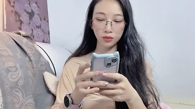 Snapshot of Lili-2 chatting on 05/26/26, 01:31 Lili-2 online show from 05/26/26, 01:31