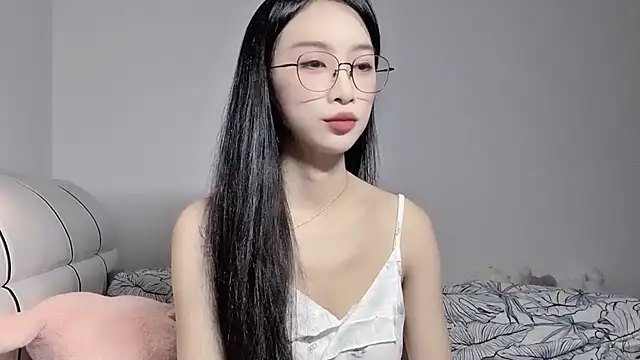 Snapshot of Lili-2 chatting on 06/06/26, 05:07 Lili-2 online show from 06/06/26, 05:07