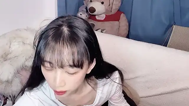 Lili-2 online show from 11/28/25, 05:02