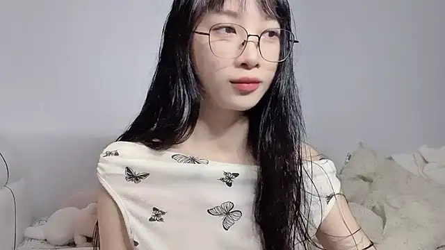Snapshot of Lili-2 chatting on 07/03/26, 05:30 Lili-2 online show from 07/03/26, 05:30