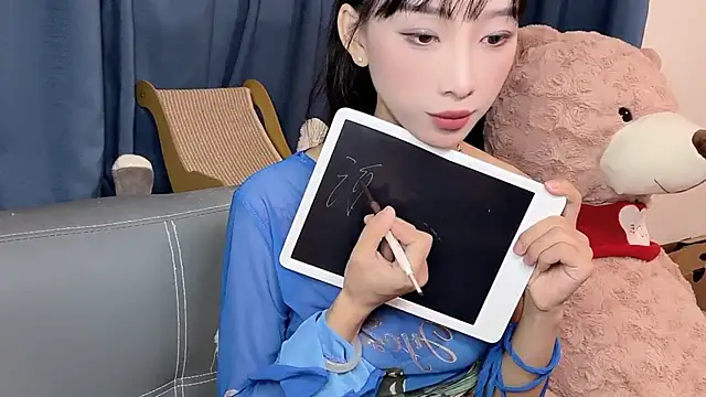 Lili-2 online show from 10/21/25, 05:45