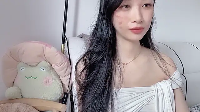 Snapshot of Lili-2 chatting on 05/22/26, 04:21 Lili-2 online show from 05/22/26, 04:21