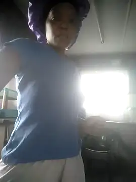 Snapshot of Feathergal69_ chatting on 01/06/25, 02:14 Feathergal69 online show from 01/06/25, 02:14