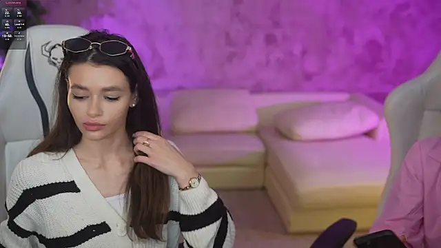 Julia  Star  online show from 03/12/25, 11:32