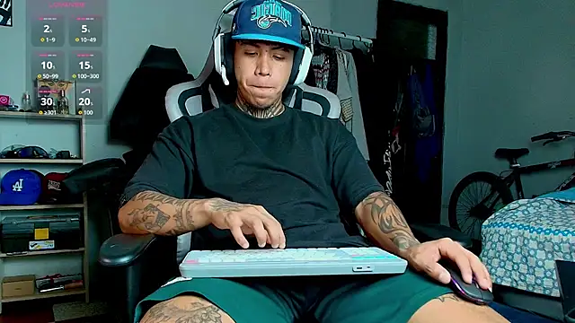 Nickhot0609 online show from 10/09/25, 04:18