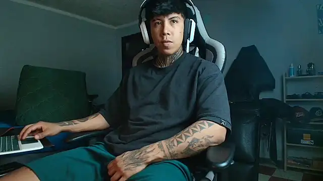 Nickhot0609 online show from 09/19/25, 12:25