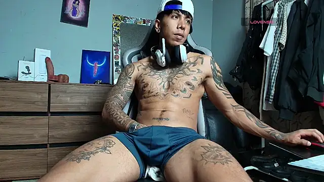 Nickhot0609 online show from 12/17/25, 04:17