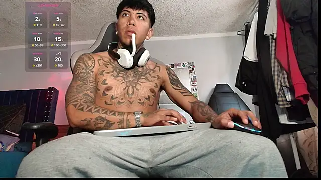 Nickhot0609 online show from 11/19/25, 05:24