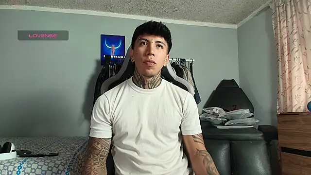 Nickhot0609 online show from 03/05/26, 09:43